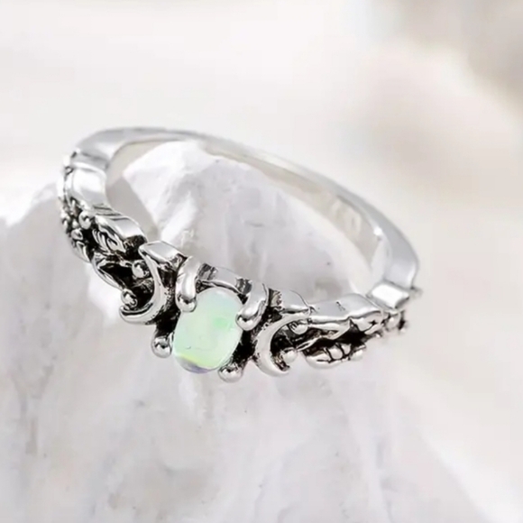 NWT Natural Moonstone Ring - Picture 1 of 7